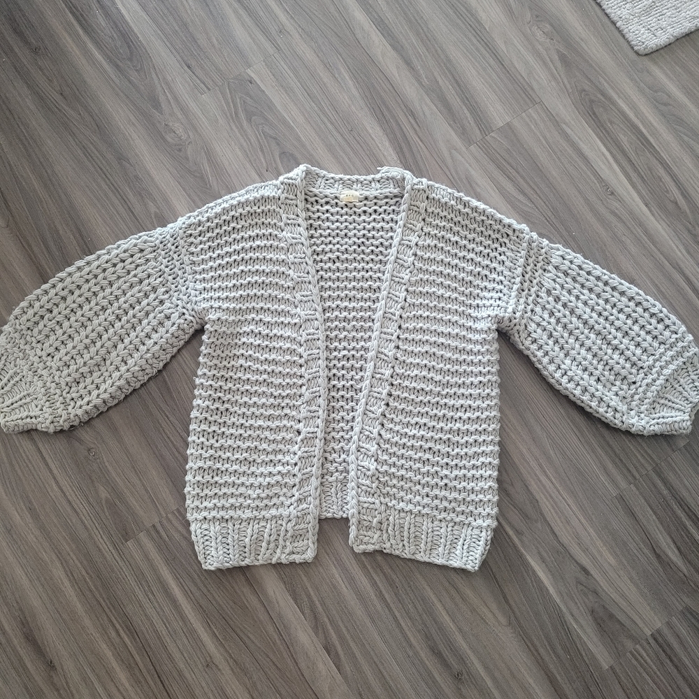 O&O Wide knit grey cardigan with balloon sleeves